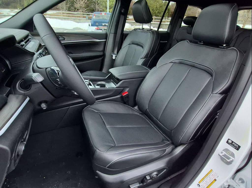 new 2026 Jeep Grand Cherokee car, priced at $53,799