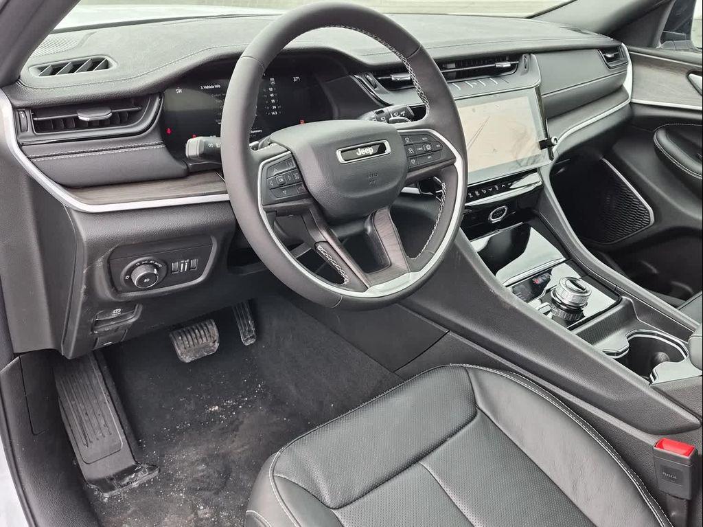 new 2026 Jeep Grand Cherokee car, priced at $53,799