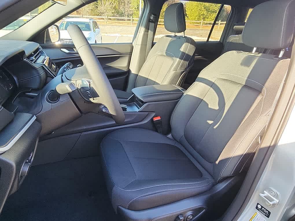 new 2025 Jeep Grand Cherokee L car, priced at $39,998