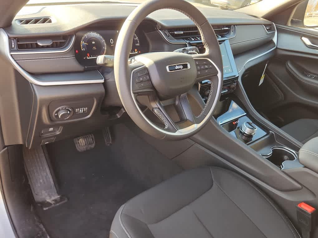 new 2025 Jeep Grand Cherokee L car, priced at $39,998