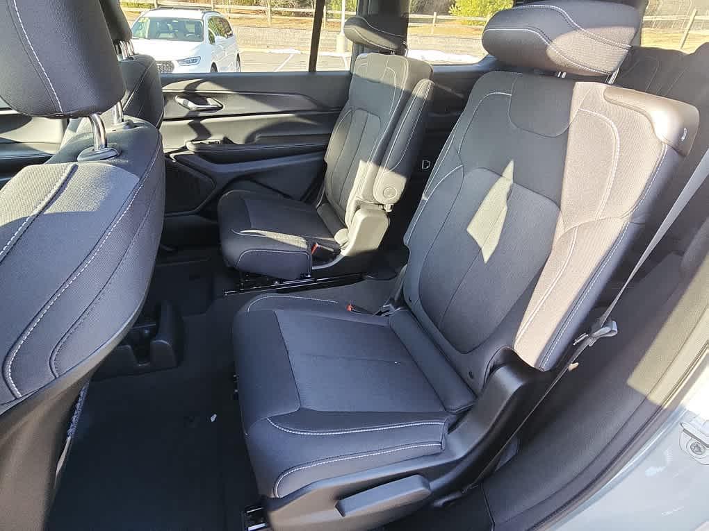 new 2025 Jeep Grand Cherokee L car, priced at $39,998