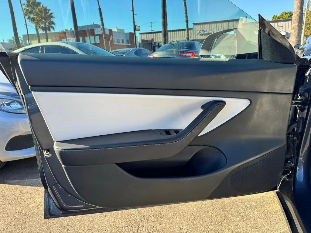 used 2021 Tesla Model 3 car, priced at $25,999