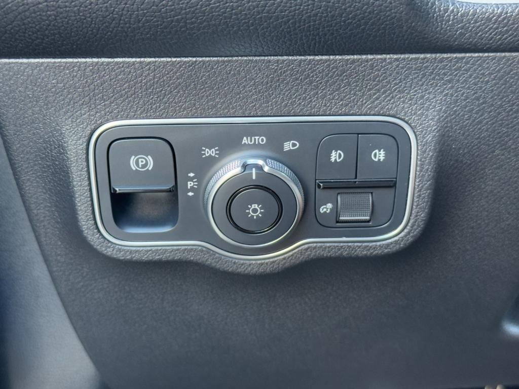 used 2022 Mercedes-Benz GLB 250 car, priced at $22,750