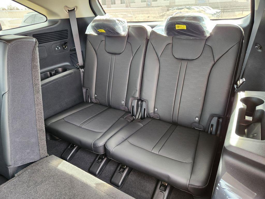 new 2026 Kia Sorento car, priced at $35,779