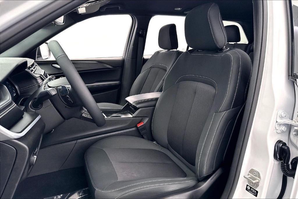 used 2024 Jeep Grand Cherokee car, priced at $28,988