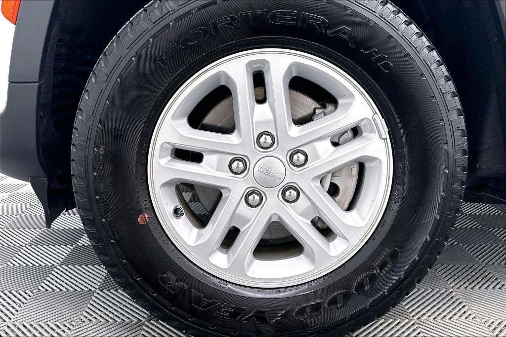 used 2024 Jeep Grand Cherokee car, priced at $28,988