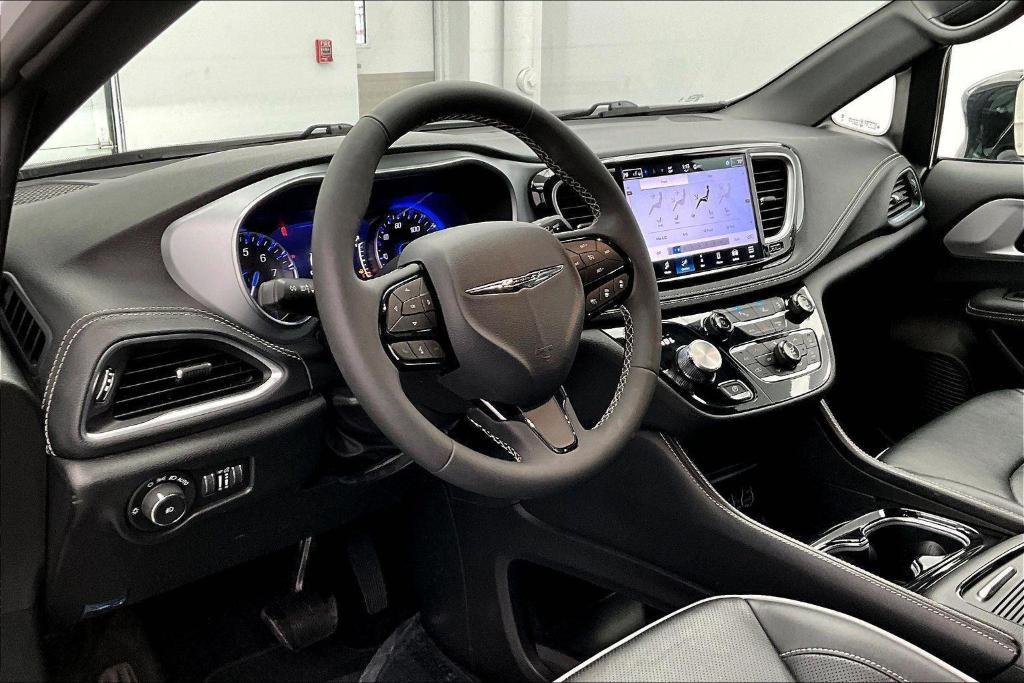 used 2025 Chrysler Pacifica car, priced at $34,300