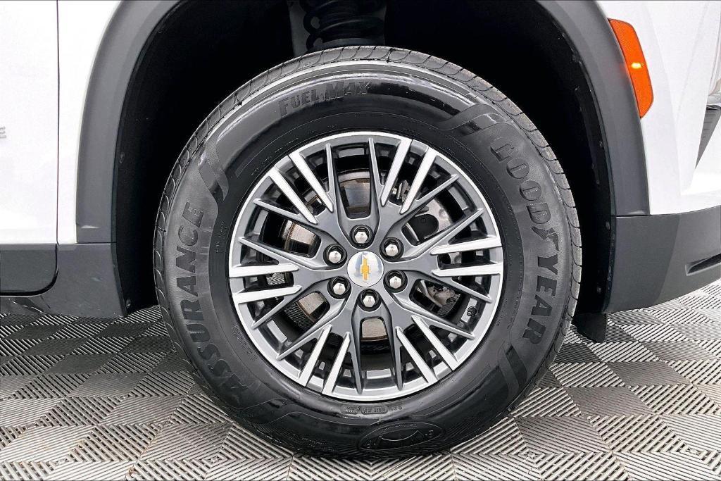 used 2025 Chevrolet Traverse car, priced at $36,698