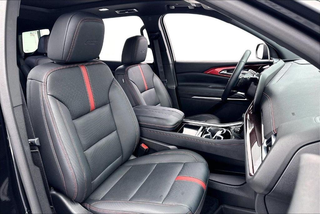 used 2024 Chevrolet Traverse car, priced at $49,898