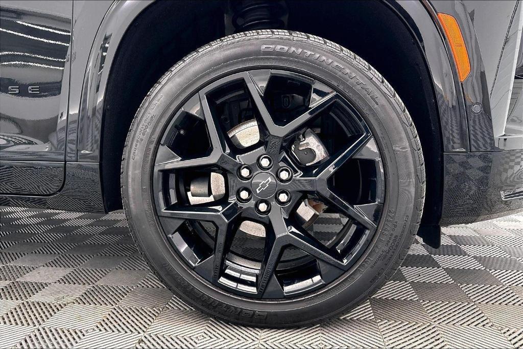 used 2024 Chevrolet Traverse car, priced at $49,898