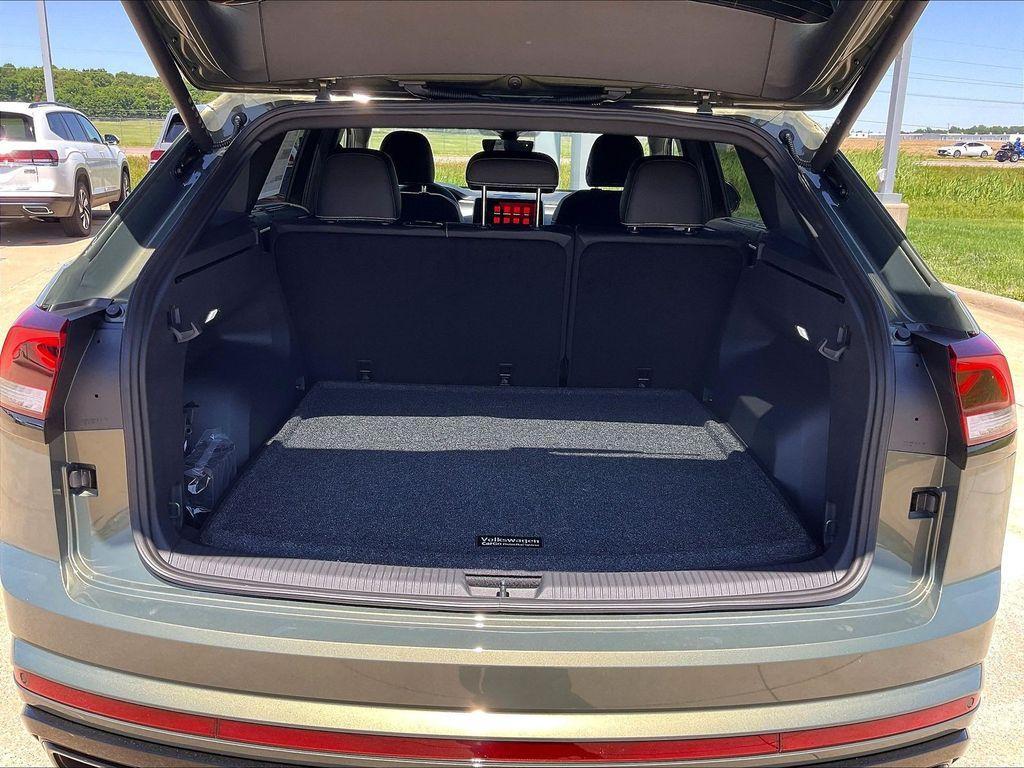 new 2026 Volkswagen Atlas Cross Sport car, priced at $48,628