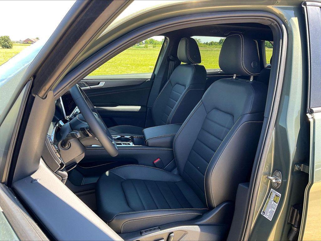 new 2026 Volkswagen Atlas Cross Sport car, priced at $48,628