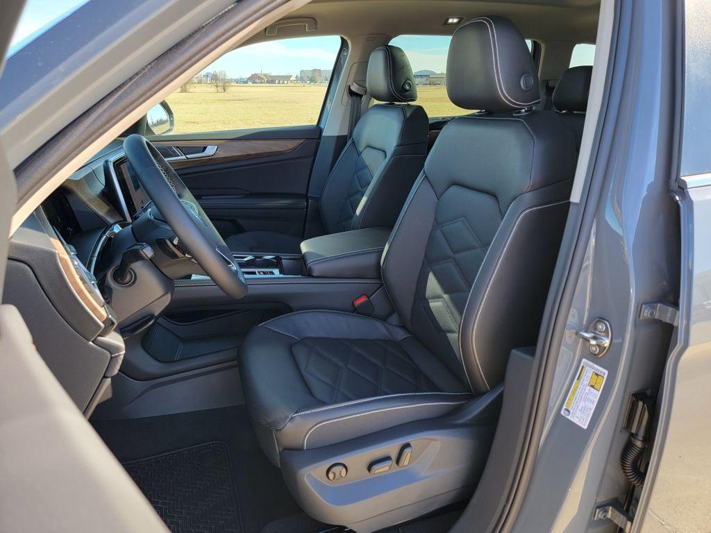 new 2026 Volkswagen Atlas car, priced at $46,581