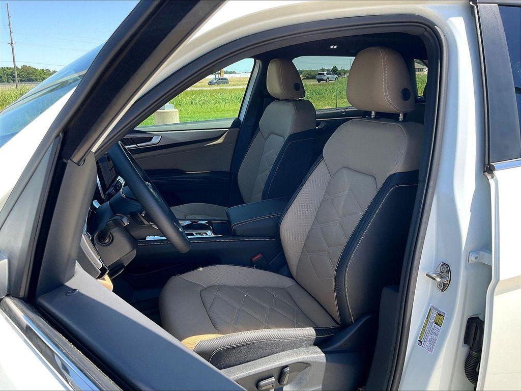 new 2026 Volkswagen Atlas Cross Sport car, priced at $44,106