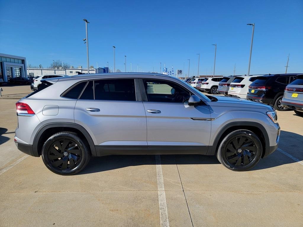 new 2026 Volkswagen Atlas Cross Sport car, priced at $45,246