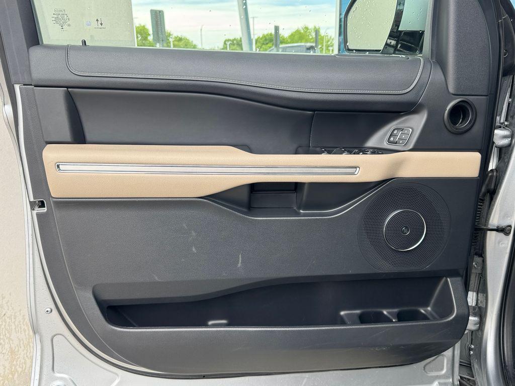 used 2024 Ford Expedition car, priced at $40,000