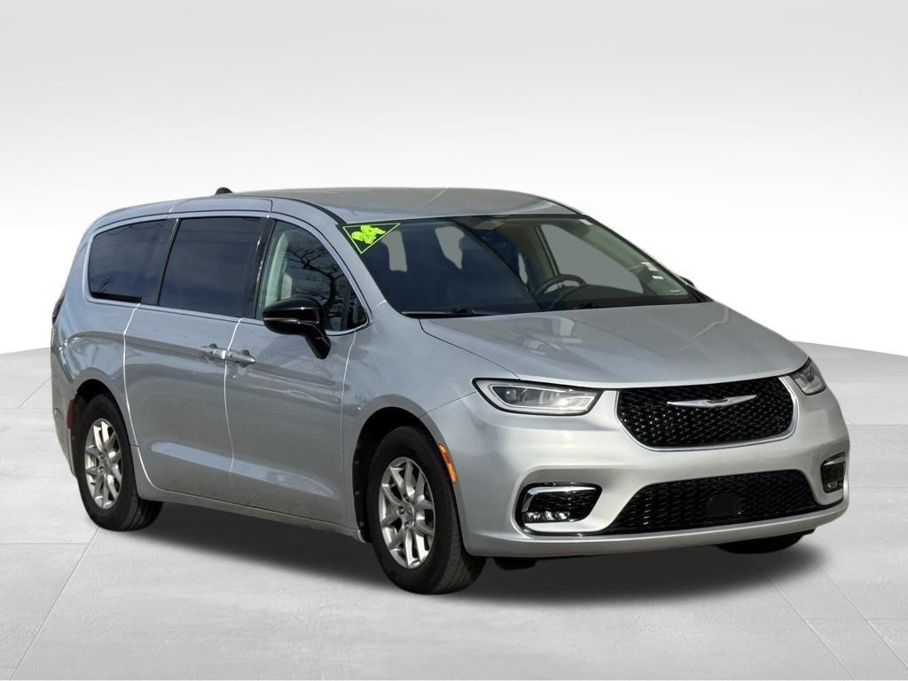 used 2024 Chrysler Pacifica car, priced at $26,500