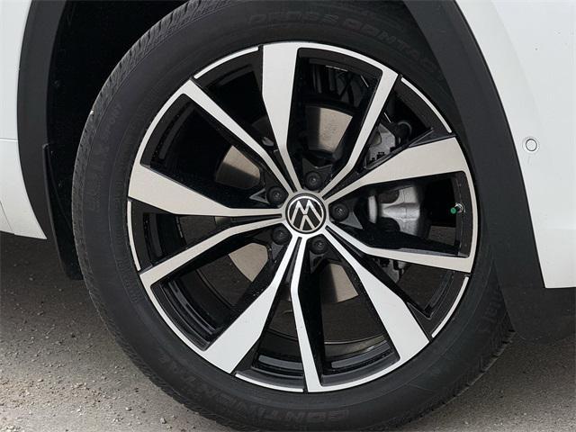 new 2026 Volkswagen Atlas Cross Sport car, priced at $51,697