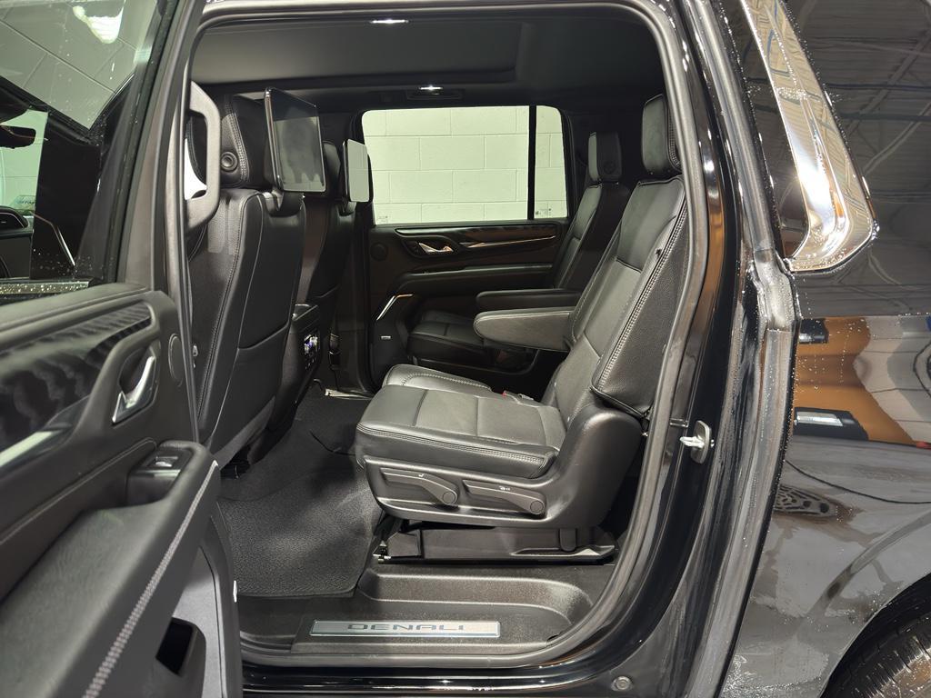 used 2024 GMC Yukon XL car, priced at $75,690