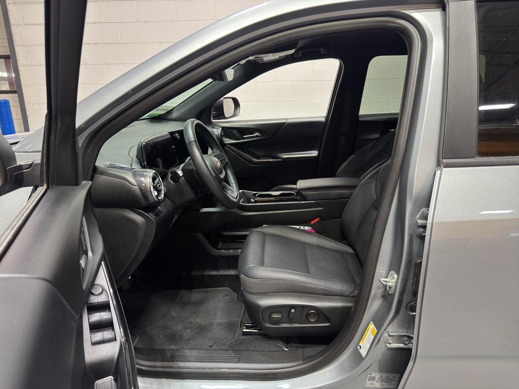 used 2025 Chevrolet Equinox car, priced at $28,240