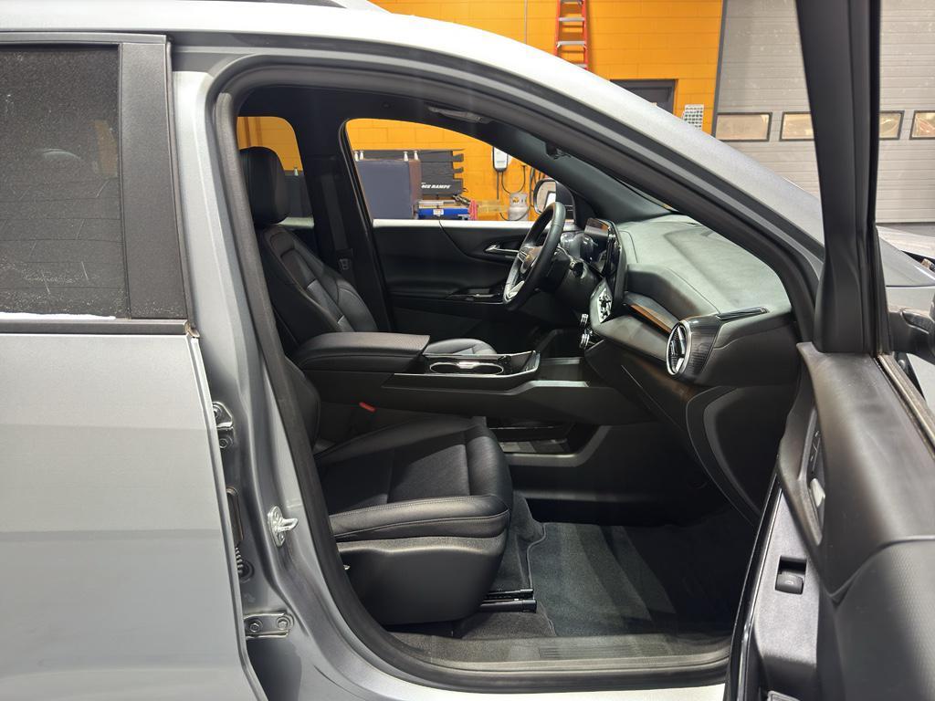 used 2025 Chevrolet Equinox car, priced at $28,240