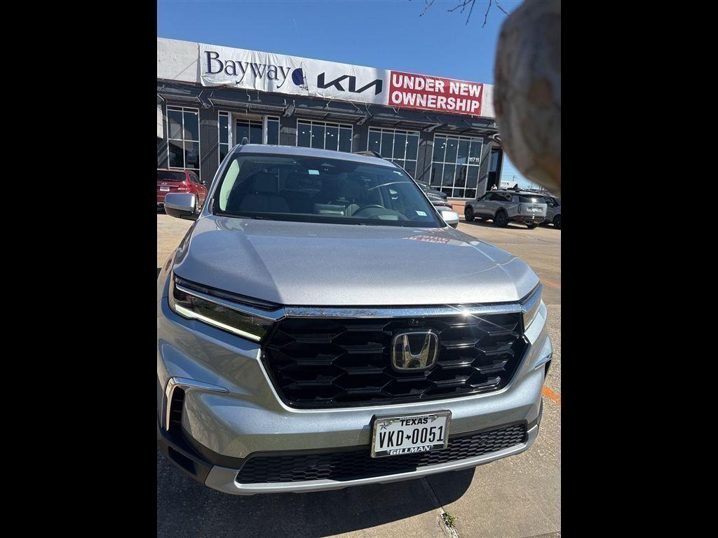 used 2025 Honda Pilot car, priced at $48,995