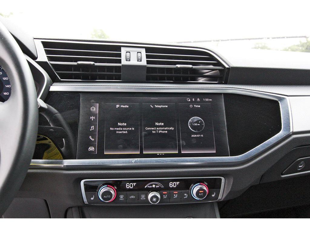 Audi Q3 view 27