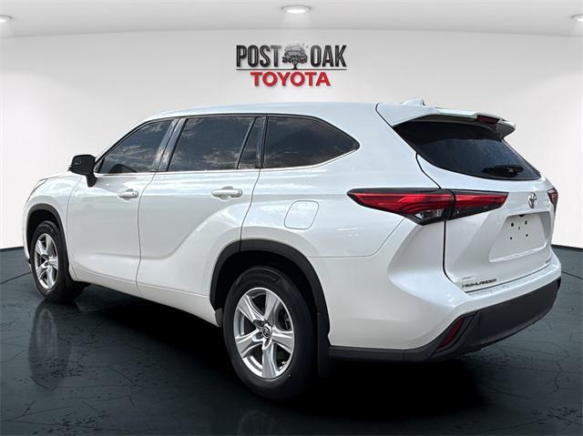 used 2021 Toyota Highlander car, priced at $21,498