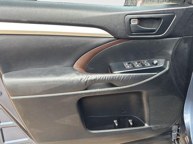 used 2014 Toyota Highlander car, priced at $21,776