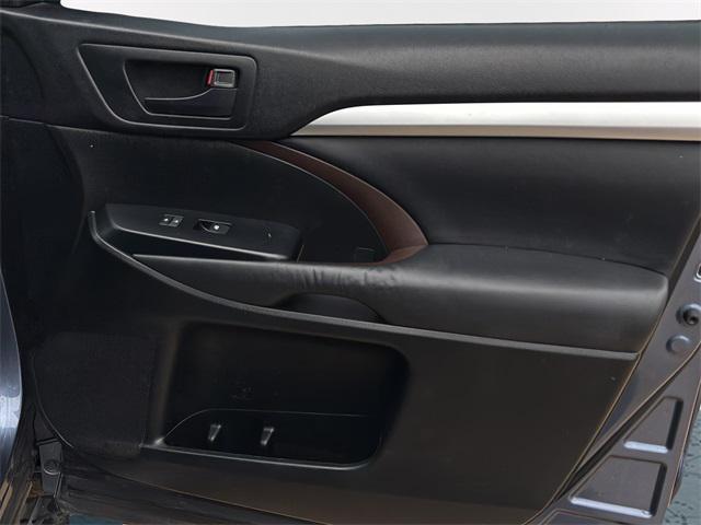 used 2014 Toyota Highlander car, priced at $19,788