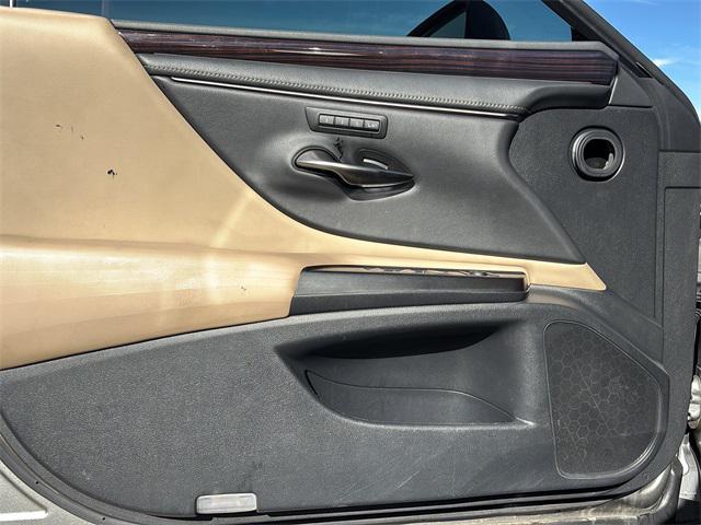 used 2019 Lexus ES 350 car, priced at $27,499