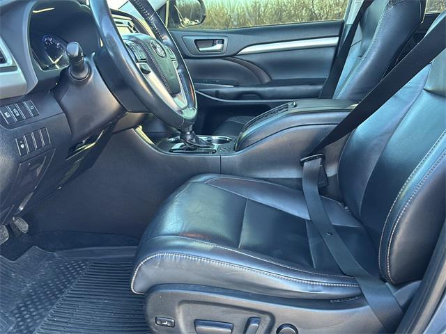 used 2019 Toyota Highlander car, priced at $18,998