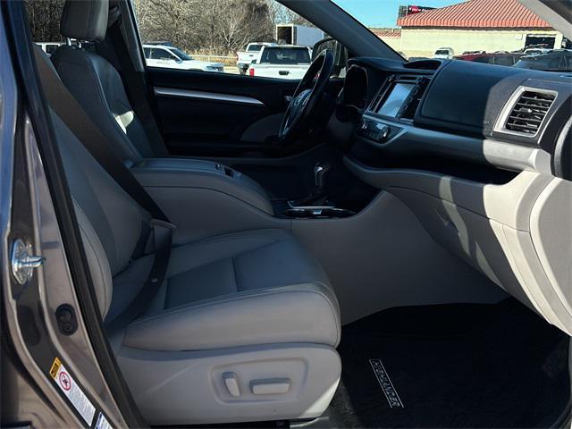used 2017 Toyota Highlander car, priced at $13,998