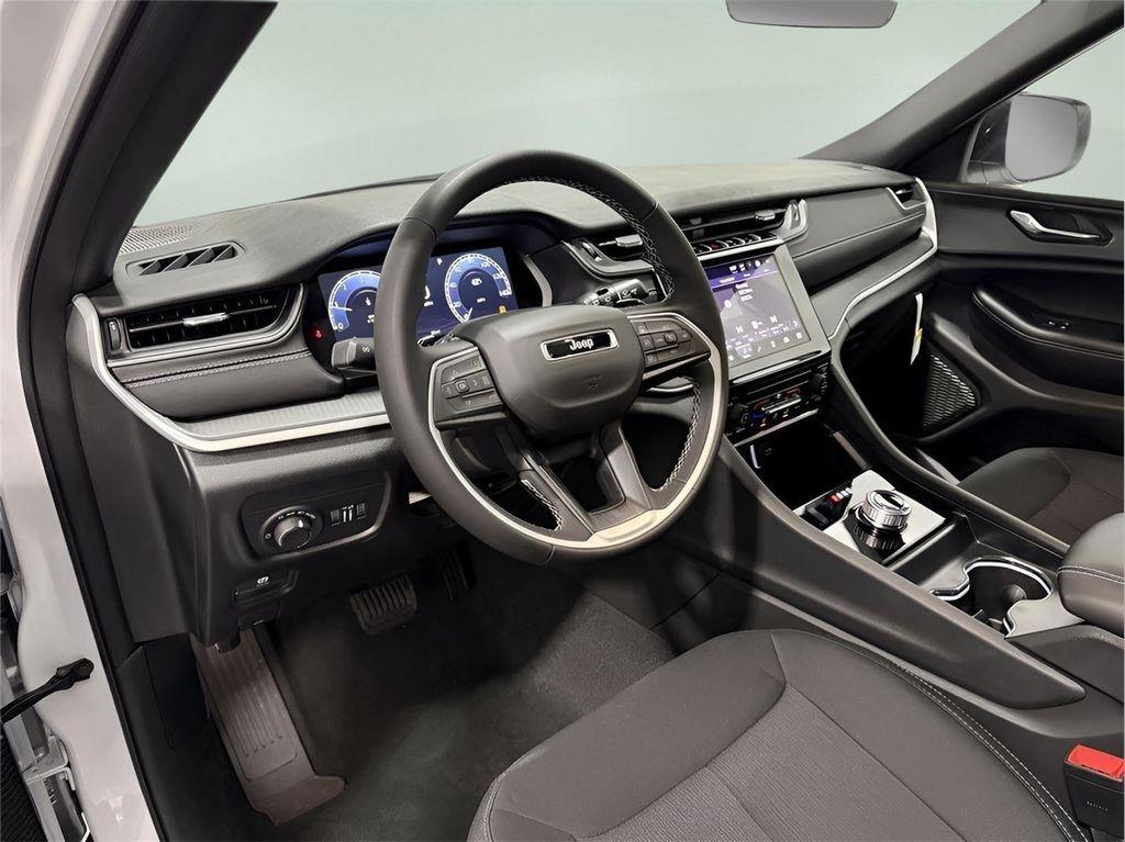new 2025 Jeep Grand Cherokee car, priced at $38,304