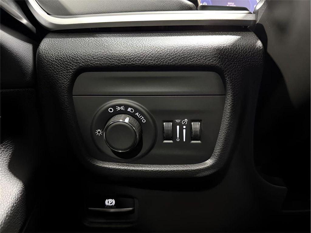 new 2025 Jeep Grand Cherokee car, priced at $38,304