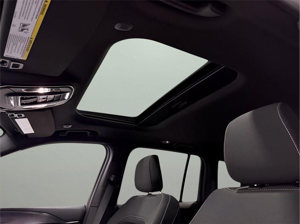 new 2025 Jeep Grand Cherokee car, priced at $38,304