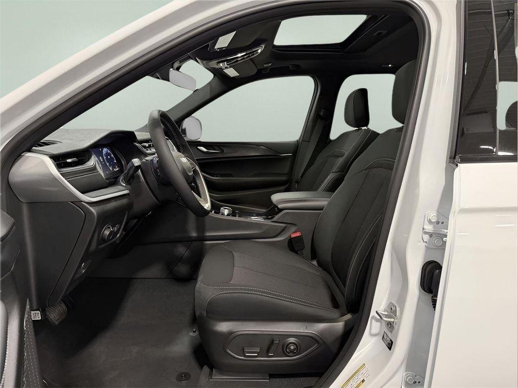 new 2025 Jeep Grand Cherokee car, priced at $38,304