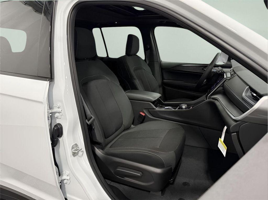 new 2025 Jeep Grand Cherokee car, priced at $38,304