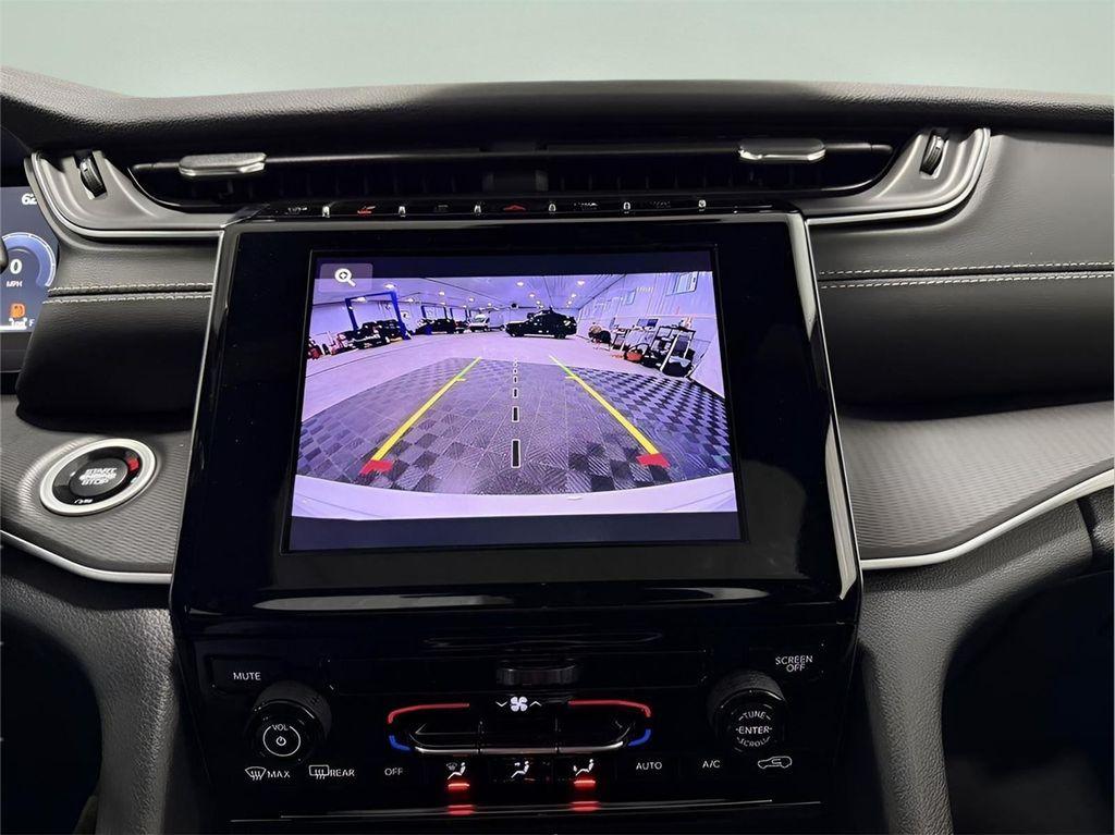 new 2025 Jeep Grand Cherokee car, priced at $38,304