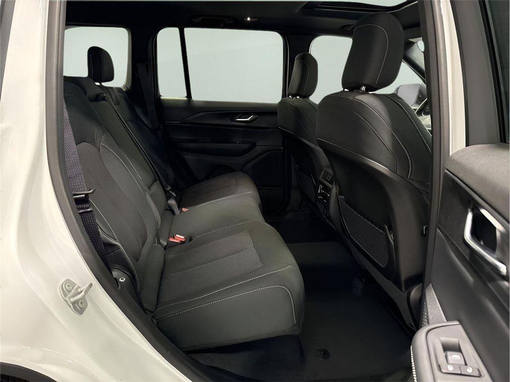new 2025 Jeep Grand Cherokee car, priced at $40,651