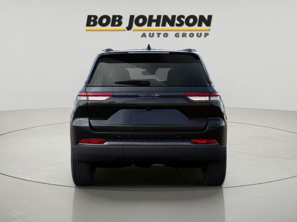 new 2026 Jeep Grand Cherokee car, priced at $47,425