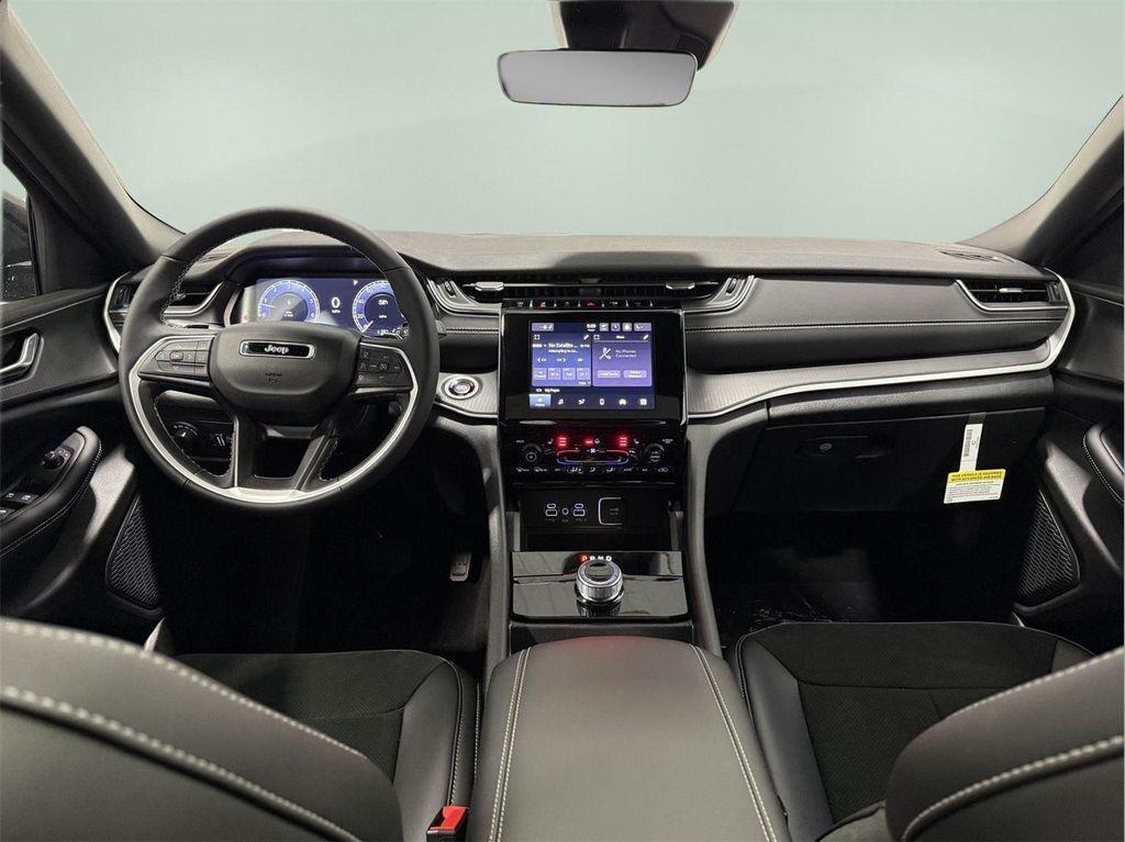new 2025 Jeep Grand Cherokee car, priced at $44,420
