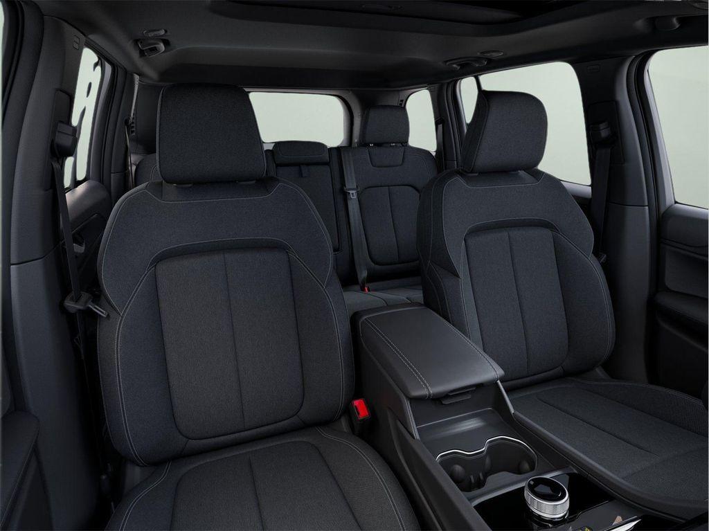 new 2025 Jeep Grand Cherokee car, priced at $39,596