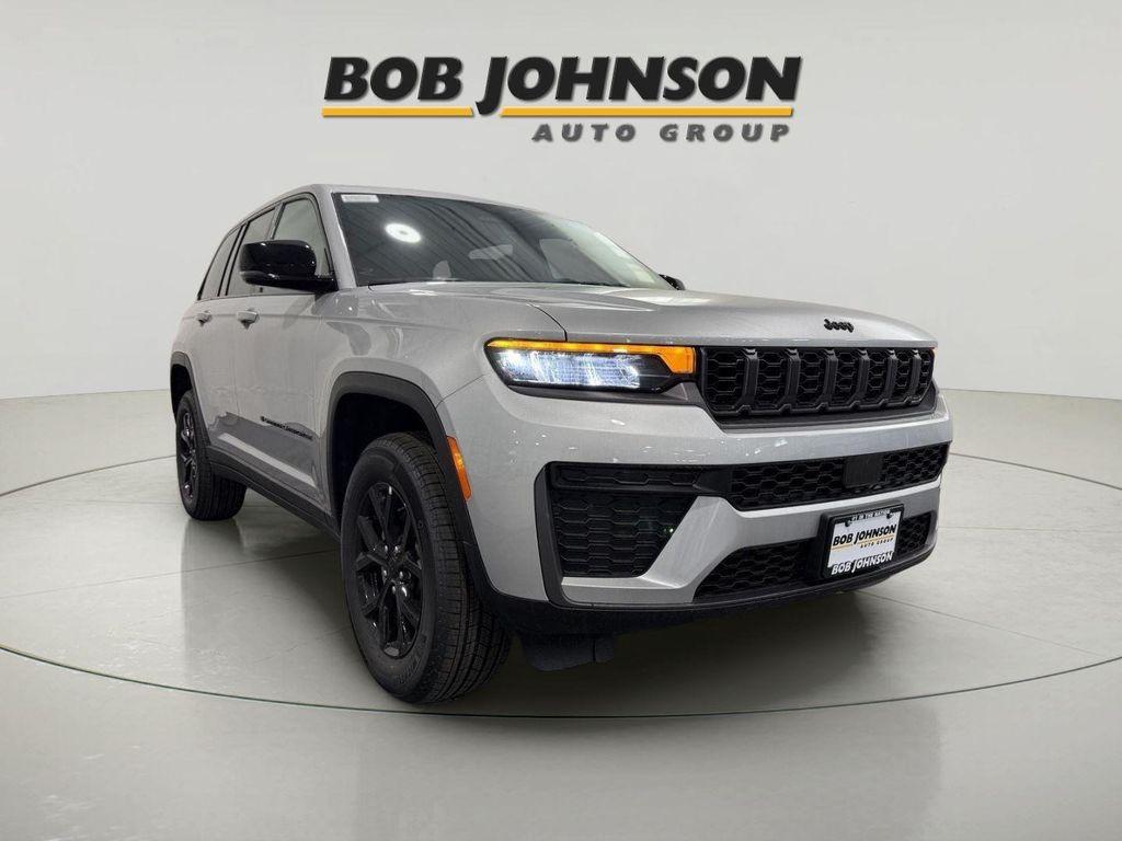 new 2026 Jeep Grand Cherokee car, priced at $47,425