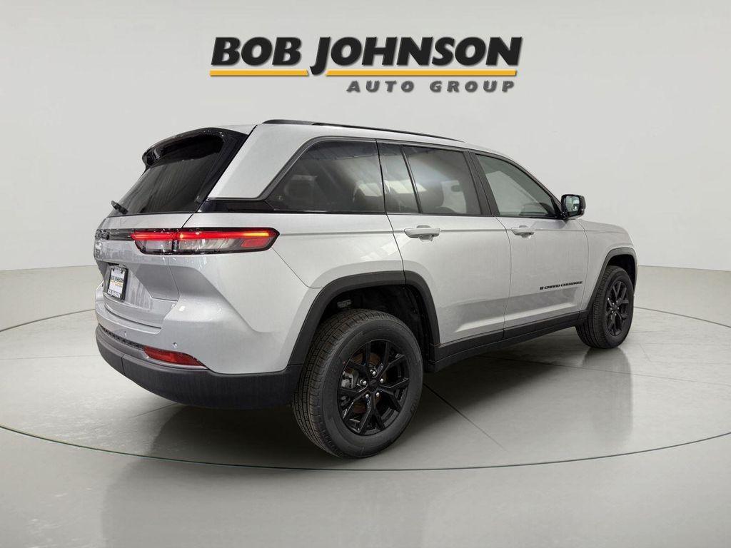 new 2026 Jeep Grand Cherokee car, priced at $47,425