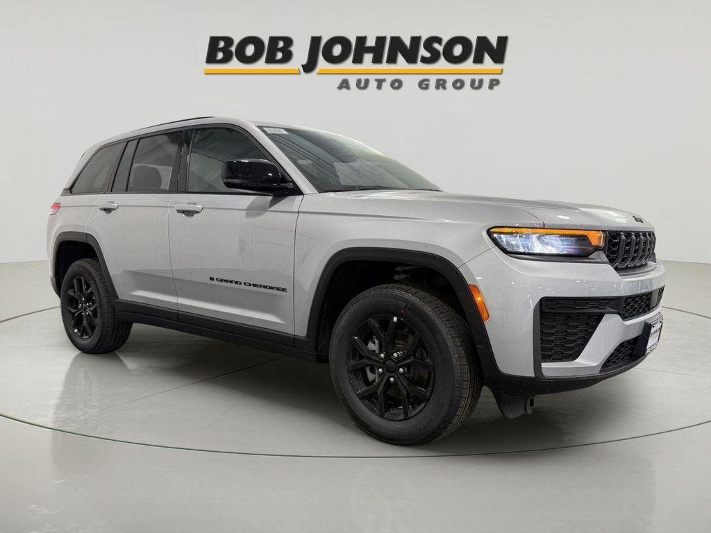 new 2026 Jeep Grand Cherokee car, priced at $47,425