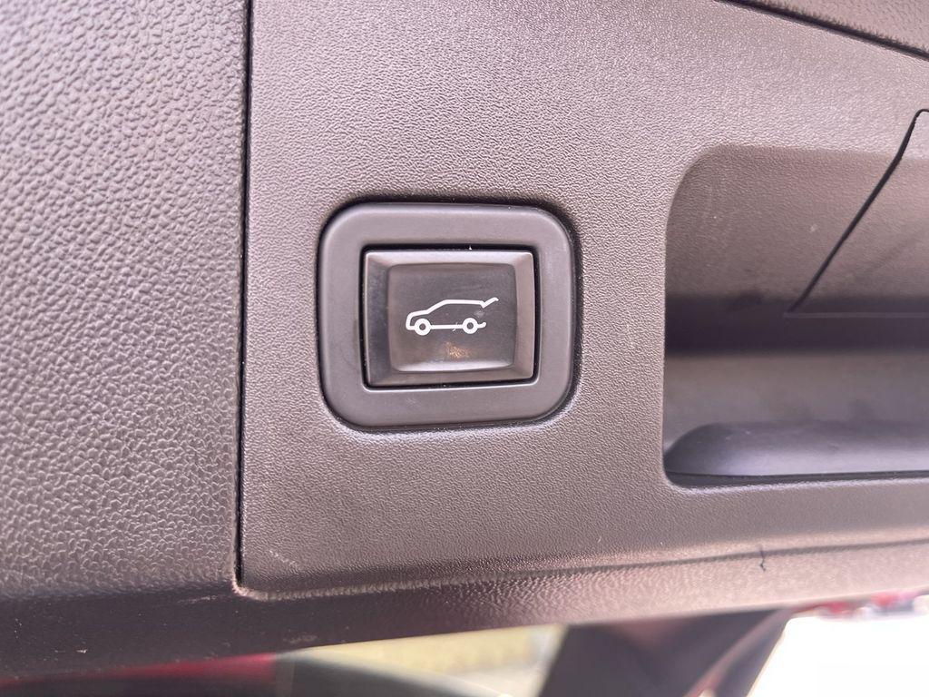 used 2023 Cadillac XT5 car, priced at $27,956