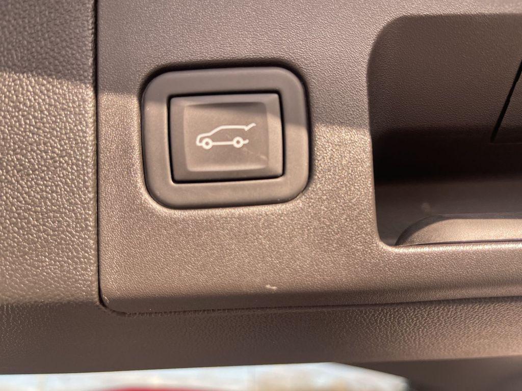 used 2024 Cadillac XT5 car, priced at $35,833