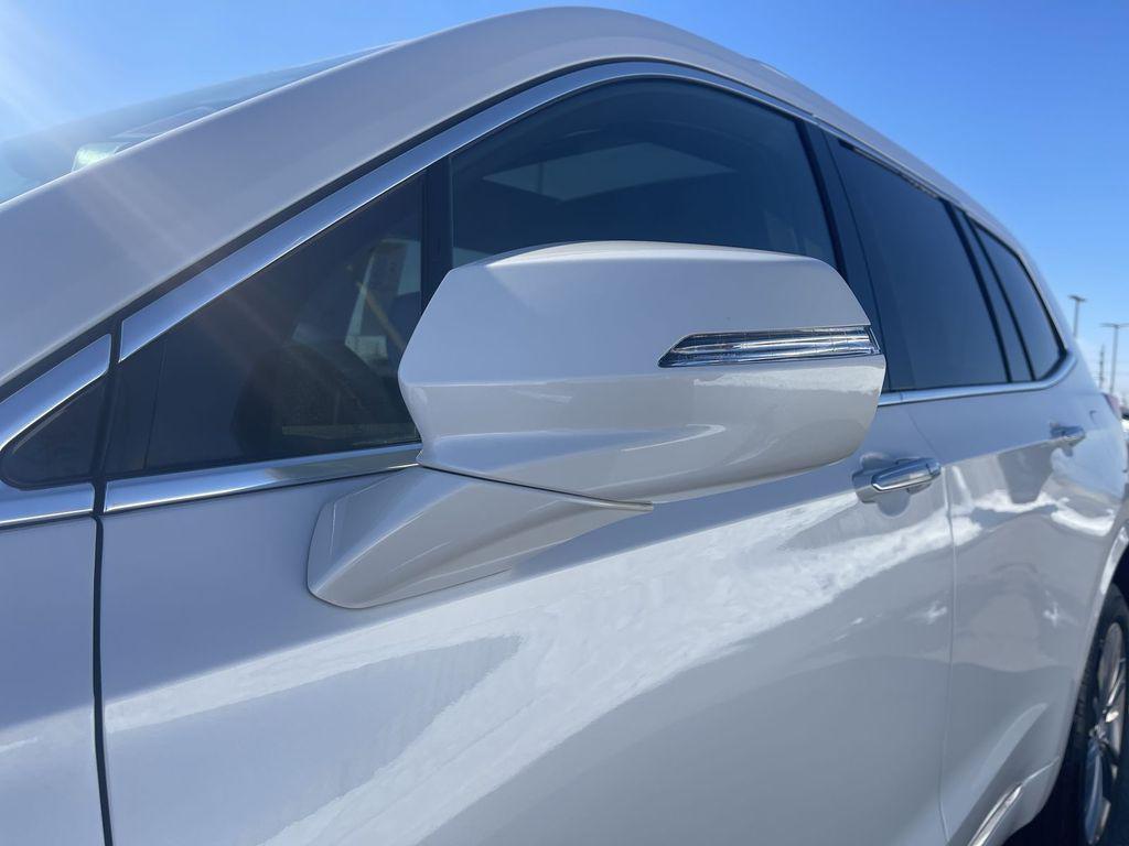 used 2024 Cadillac XT6 car, priced at $47,089