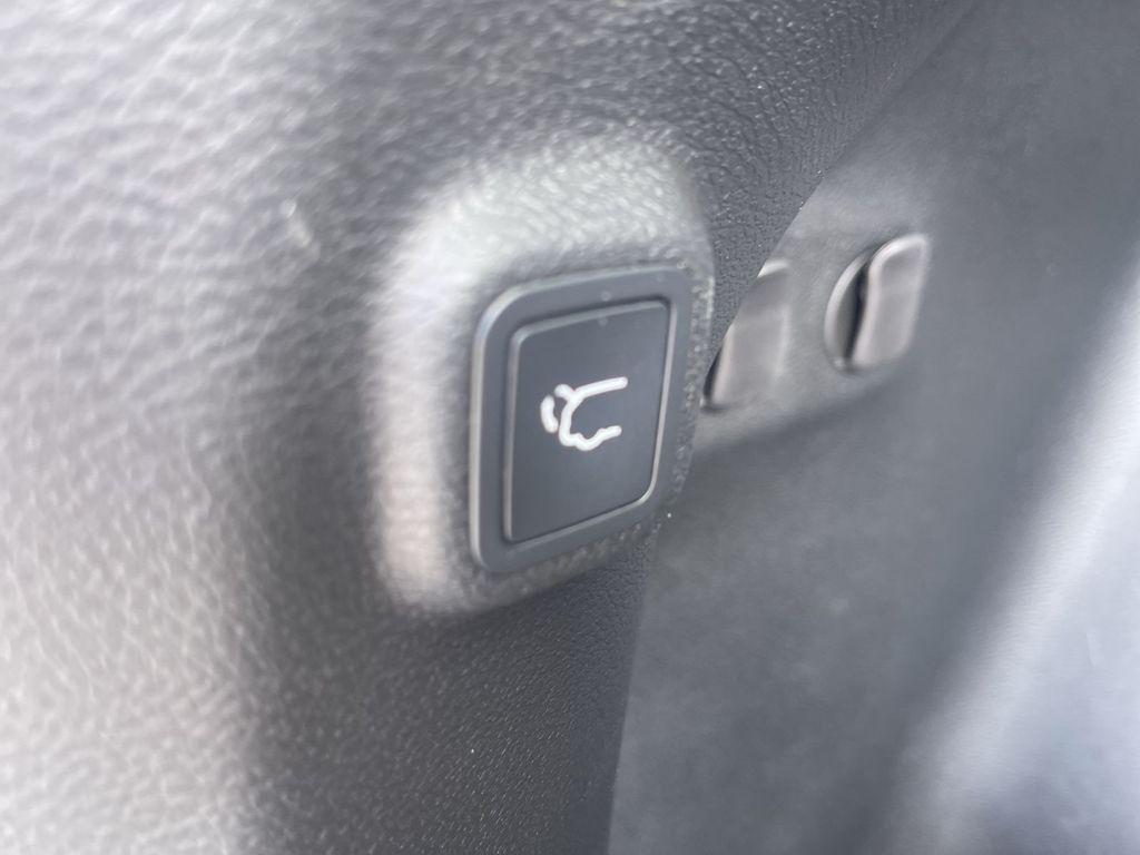 used 2019 Jeep Cherokee car, priced at $20,049